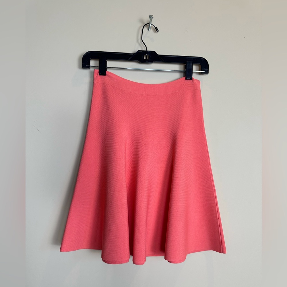 BCBG Maxazria mini flowy skirt brand new in peach